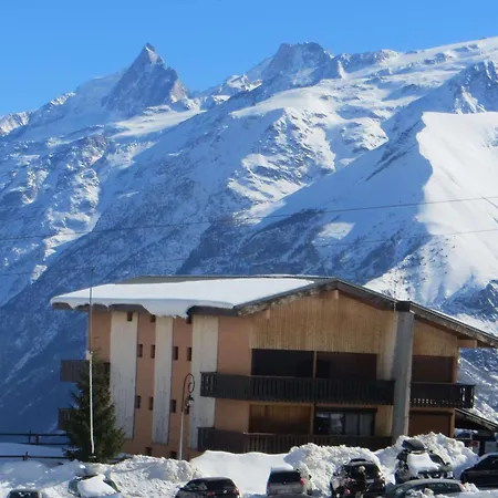 Au Pied Des Pistes Avec Balcon Et Parking Gratuit * Auris